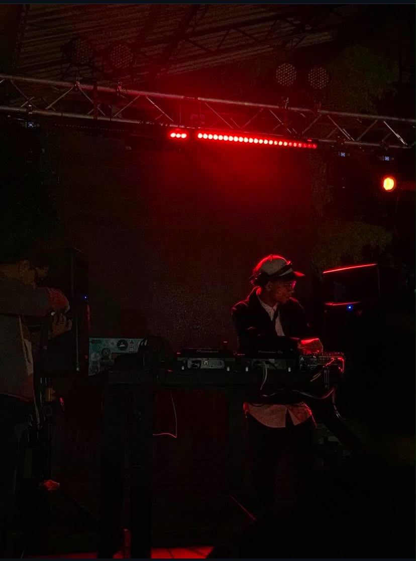 Press Photo 3 - Migueline___ Live Session